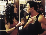Auf Dr&auml;ngen seiner Freundin Jamie (Timilee Romolini) f&uuml;ttert Ted (Johnny Messner) einen einarmigen Banditen und knackt den Jackpot: 40 Millionen Dollar! Doch Gl&uuml;ck bringt ihm das nicht...