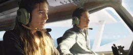 Sara (Allison Williams) und Jackson (Alexander Dreymon)