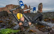 Der Meeresbiologe Uli Kunz filmt die einzigartige Tier- und Pflanzenwelt im Helgoländer Felswatt. Der Meeresbiologe Uli Kunz filmt die einzigartige Tier- und Pflanzenwelt im Helgoländer Felswatt.