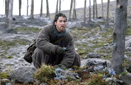 Bruce Wayne (Christian Bale) versucht sich im Himalaya seinen &Auml;ngsten endlich zu stellen.