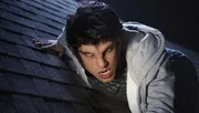 Scott (Tyler Posey) beobachtet als Werwolf verwandelt Alisson.