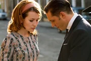 Emily Browning (Frances Shea) und Reggie Kray (Tom Hardy)