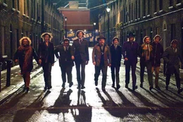 Radio Rock (v.l.n.r.): Bob (Ralph Brown), DJ Midnight Mark (Tom Wisdom), DJ Dave (Nick Frost), Simon (Chris O'Dowd), The Count (Philip Seymour Hoffmann), Carl (Tom Sturridge), Angus (Rhys Darby), Thick Kevin (Tom Brooke), Gavin (Rhys Ifans), New John (Will Adamsdale)
