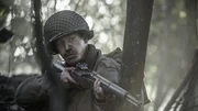 REENACTMENT- Der amerikanische Gefreite Pedro Cano r&uuml;ckt vorsichtig im Hurtgenwald vor. Gespielt von: Marcel Faucheret. (Holdout II Productions Inc./Liam Herring)