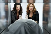 L-R: Jane Rizzoli (Angie Harmon) und Maura Isles (Sasha Alexander)