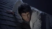 Season 1: Scott (Tyler Posey) beobachtet als Werwolf verwandelt Alisson.