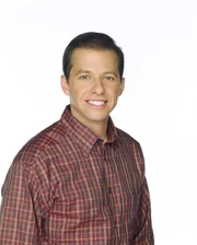 (2. Staffel) - Alan Harper (Jon Cryer) Jerome Harper musste in das Haus seines Bruders ziehen, da sich seine Frau Judith von ihm scheiden ließ und eine hohe Summe an Alimenten von ihm verlangt ... (2. Staffel) - Alan Harper (Jon Cryer) Jerome Harper musste in das Haus seines Bruders ziehen, da sich seine Frau Judith von ihm scheiden ließ und eine hohe Summe an Alimenten von ihm verlangt ...