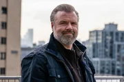 Dr. Iggy Frome (Tyler Labine)  Die Verwendung des sendungsbezogenen Materials ist nur mit dem Hinweis und Verlinkung auf RTL+ gestattet.