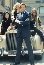 Steve Austin (Lee Majors), Major Kelly Wood (Farrah Fawcett, 2.v.l.)