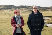 Ein Geheimnis verbindet Martha (Lisa Kreuzer) mit Bastian de Jong (Sky du Mont). Ein Geheimnis verbindet Martha (Lisa Kreuzer) mit Bastian de Jong (Sky du Mont).