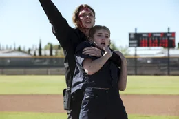 Dezi (Jack Kilmer, l.) Dezi (Jack Kilmer, l.)