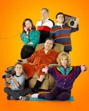 v.li.: Adam Goldberg (Sean Giambrone), Erica Goldberg (Hayley Orrantia), Albert 'Pops' Solomon (George Segal), Murray Goldberg (Jeff Garlin), Barry Goldberg (Troy Gentile), Beverly Goldberg (Wendi McLendon-Covey).