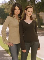 v.li.: Lorelai Gilmore (Lauren Graham), Lorelai 'Rory' Leigh Gilmore (Alexis Bledel)