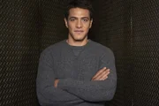 (1. Staffel) - Der Polizist Ryan Tanner (Alberto Frezza) arbeitet immer wieder mit den Feuerwehrm&auml;nnern und -frauen der Station 19 zusammen, doch damit nicht genug, denn Andy kennt er bereits seit der Kindheit ...