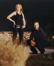 Marg Helgenberger als Catherine Willows und William Petersen als Gil Grissom. Marg Helgenberger als Catherine Willows und William Petersen als Gil Grissom.