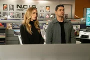 Ellie Bishop (Emily Wickersham, l.); Nick Torres (Wilmer Valderrama, r.)
