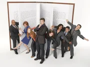 (2. Staffel) - Das Leben von (v.l.n.r.) Captain Roy Montgomery (Ruben Santiago-Hudson), Martha (Susan Sullivan), Alexis (Molly C. Quinn), Richard (Nathan Fillion), Kate (Stana Katic), Lanie (Tamala Jones), Javier (Jon Huertas) und Kevin (Seamus Dever) &auml;ndert sich, als zwei Morde auf exakt die Weise begangen werden, wie Castle sie in seinen Romanen schildert.