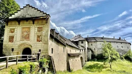 Hoch &uuml;ber der Drau: die m&auml;chtige Hollenburg.