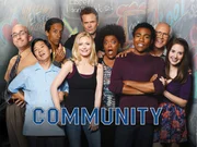 (3. Staffel) - Community - Eine ganz spezielle Lerngruppe: (v.l.n.r.) Dean Pelton (Jim Rash), Senor Chang (Ken Jeong), Abed Nadir (Danny Pudi), Britta Perry (Gillian Jacobs), Jeff Winger (Joel McHale), Shirley Bennett (Yvette Nicole Brown), Troy Barnes (Donald Glover), Pierce Hawthorne (Chevy Chase) und Annie Edison (Alison Brie) ...