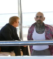 Lt. Horatio Caine (David Caruso, l.); Memmo Fierro (Robert LaSardo, r.)