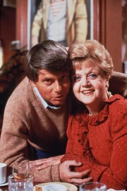L-R: Howard Griffin (Jeff Conaway), Jessica Fletcher (Angela Lansbury).
