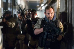 Major Briggs (Jason Isaacs) st&uuml;rmt gemeinsam mit seinem Team eine geheime Zusammenkunft hochkar&auml;tiger Saddam-Vertrauter.
