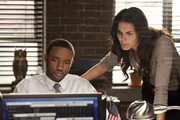Det. Barry Frost (Lee Thompson Young) und Jane Rizzoli (Angie Harmon) bei der Recherche.