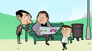Mr. Bean verd&auml;chtigt einen Parkbesucher als Zeitungsdieb.