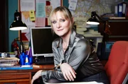 Janet Scott (Lesley Sharp)