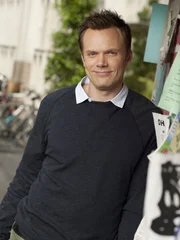 (1. Staffel) - Anwalt Jeff Wringer (Joel McHale) passiert das beinah Unm&ouml;gliche: Ihm wird seine Juristenlizenz entzogen und muss deshalb seinen Abschluss neu machen ...