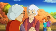 Dank der Hartnäckigkeit der Kinder vertragen sich Mrs. Lee und Frances nach all den Jahren endlich wieder. Dank der Hartnäckigkeit der Kinder vertragen sich Mrs. Lee und Frances nach all den Jahren endlich wieder.