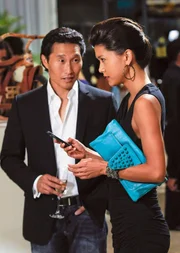 Ermitteln undercover in einem neuen Mordfall: Chin (Daniel Dae Kim, l.) und Kono (Grace Park, r.) ...