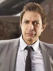 Detective Zach Nichols (Jeff Goldblum)