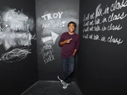 (2. Staffel) - Nimmt an der Lerngruppe teil: Troy (Donald Glover), fr&uuml;herer High School Quarterback, der durch Abed das Nerd-Dasein entdeckt ...