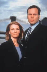 L-R: Alexandra Eames (Kathryn Erbe) und Robert Goren (Vincent D'Onofrio)