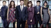 8. Staffel. (v.li.): Dr. Jack Hodgins (T. J. Thyne), Angela Montenegro (Michaela Colin), Special Agent Seeley Booth (David Boreanaz), Dr. Temperance "Bones" Brennan (Emily Deschanel), Dr. Lance Sweets (John Francis Daley) und Dr. Camille Saroyan (Tamara Taylor)