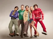 Gute Freunde: Penny (Kaley Cuoco, 2.v.r.), Sheldon (Jim Parsons, 2.v.l.), Rajesh (Kunal Nayyar, l.), Leonard (Johnny Galecki, M.) und Howard (Simon Helberg, r.) ...