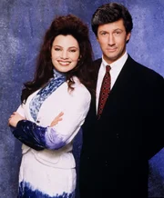 Fran Fine (Fran Drescher) und Maxwell Sheffield (Charles Shaughnessy). Fran Fine (Fran Drescher) und Maxwell Sheffield (Charles Shaughnessy).