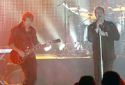 Bei einem Konzert der Band "Rascal Flatts" erleidet der Bassist einen lebensgef&auml;hrlichen Stromschlag...