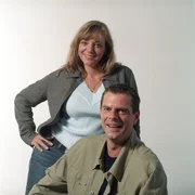 Nicole Drawer aus Hamburg und Jens Loors aus Kleve - zwei Kommissare, die sich gegenseitig im Kampf gegen das Verbrechen unterst&uuml;tzen ...