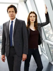 Detective Zach Nichols (Jeff Goldblum) und Detective Julia Porter (Saffron Burrows)