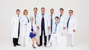 Das Ärzteteam der Sachsenklinik: (v.l.n.r.) Dr. Rolf Kaminski (Udo Schenk), Dr. Lea Peters (Anja Nejarri), Dr. Kathrin Globisch (Andrea Kathrin Loewig), Dr. Martin Stein (Bernhard Bettermann), Dr. Roland Heilmann (Thomas Rühmann), Chefarzt Dr. Kai Hoffmann (Julian Weigend), Dr. Maria Weber (Annett Renneberg), Dr. Philipp Brentano (Thomas Koch), Dr. Hans-Peter Brenner (Michael Trischan). Das Ärzteteam der Sachsenklinik: (v.l.n.r.) Dr. Rolf Kaminski (Udo Schenk), Dr. Lea Peters (Anja Nejarri), Dr. Kathrin Globisch (Andrea Kathrin Loewig), Dr. Martin Stein (Bernhard Bettermann), Dr. Roland Heilmann (Thomas Rühmann), Chefarzt Dr. Kai Hoffmann (Julian Weigend), Dr. Maria Weber (Annett Renneberg), Dr. Philipp Brentano (Thomas Koch), Dr. Hans-Peter Brenner (Michael Trischan).