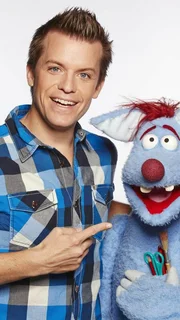 Benedikt Weber (li.) und Woozle sind ein ungleiches Gespann -  gemeinsam suchen sie Antworten auf allt&auml;gliche Fragen.W&auml;hrend Benedikt sich um wissenschaftlich fundierte Antworten bem&uuml;ht, ist sein Freund Woozle f&uuml;r kreative Antworten zust&auml;ndig.