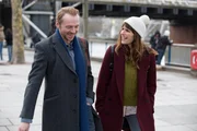 Das erste Treffen beginnt mit einem Spaziergang am S&uuml;dufer der Themse: Nancy (Lake Bell) und Jack (Simon Pegg).