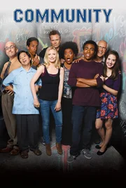 (3. Staffel) - Community - Eine ganz spezielle Lerngruppe: (v.l.n.r.) Dean Pelton (Jim Rash), Senor Chang (Ken Jeong), Abed Nadir (Danny Pudi), Britta Perry (Gillian Jacobs), Jeff Winger (Joel McHale), Shirley Bennett (Yvette Nicole Brown), Troy Barnes (Donald Glover), Pierce Hawthorne (Chevy Chase) und Annie Edison (Alison Brie) ...