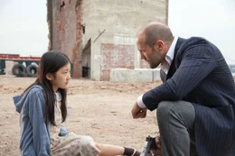 V&auml;terliche Gef&uuml;hle: Jason Statham als Luke Wright, Catherine Chan als Mei (Copyright SRF/Concorde Filmverleih GmbH)