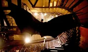 Der R&auml;cher der Unger&auml;chten! 'Batman' (Christian Bale) fliegt durch die Nacht Gothams.