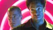 Nick (George Eads, li.) und Warrick (Gary Dourdan) untersuchen den Mord an einem Spielhallen-Vermieter.