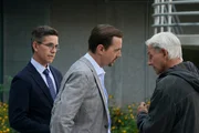 Brian Dietzen als Medical Examiner Jimmy Palmer, Sean Murray als NCIS Special Agent Timothy McGee, Mark Harmon als NCIS Special Agent Leroy Jethro Gibbs. Brian Dietzen als Medical Examiner Jimmy Palmer, Sean Murray als NCIS Special Agent Timothy McGee, Mark Harmon als NCIS Special Agent Leroy Jethro Gibbs.