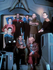 Commander Worf, Chief O'Brien, Doktor Julian Subatoi Bashir, Quark, Odo, Major Kira, Lt. Commander Jadzia Dax, Captain Sisko, Jake Sisko.